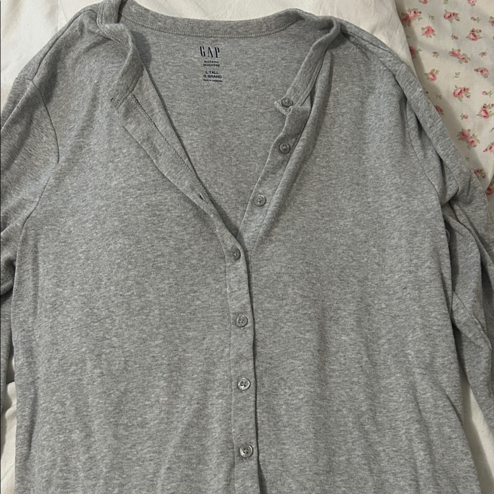 GAP Heather Gray Button-Up Top